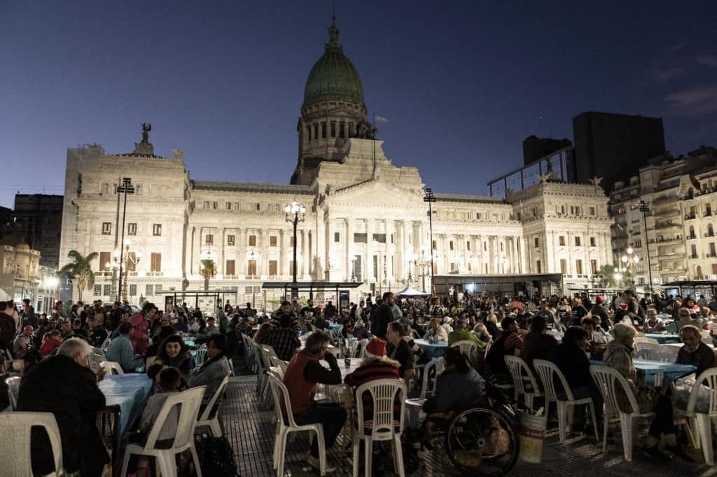 Ninguna familia sin Navidad: Cena de nochebuena en el congreso