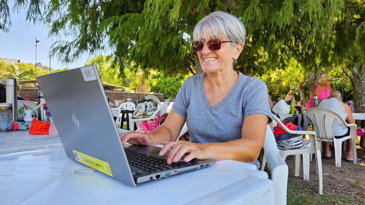 El Municipio instaló el servicio de internet satelital de alta velocidad de SpaceX en “Puerto Libre”, el principal centro de recreación para adultos mayores del distrito. El predio a orillas del río, históricamente, sufría problemas de conexión.
